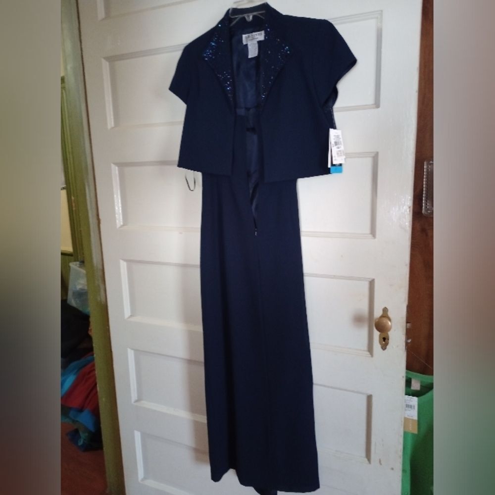 JR Nites size 8 full length two-piece evening gown Navy blue